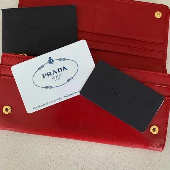 One of a kind rare brand new authentic leather Prada wallet - Picture 8 of 8